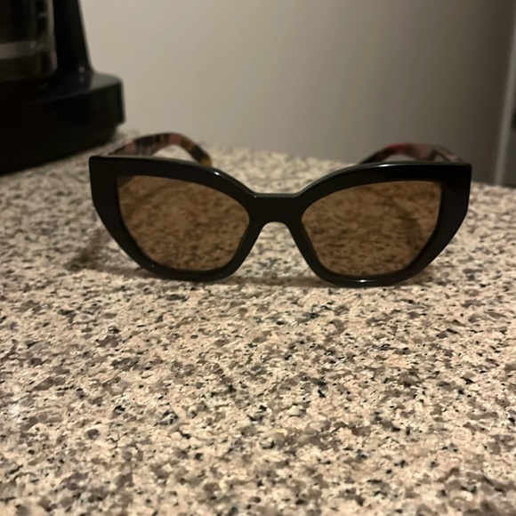 Prada women’s sunglasses never worn new in season